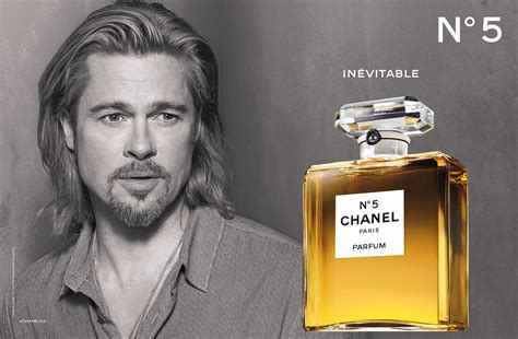 Brad Pitt, première égérie masculine de Chanel N°5.